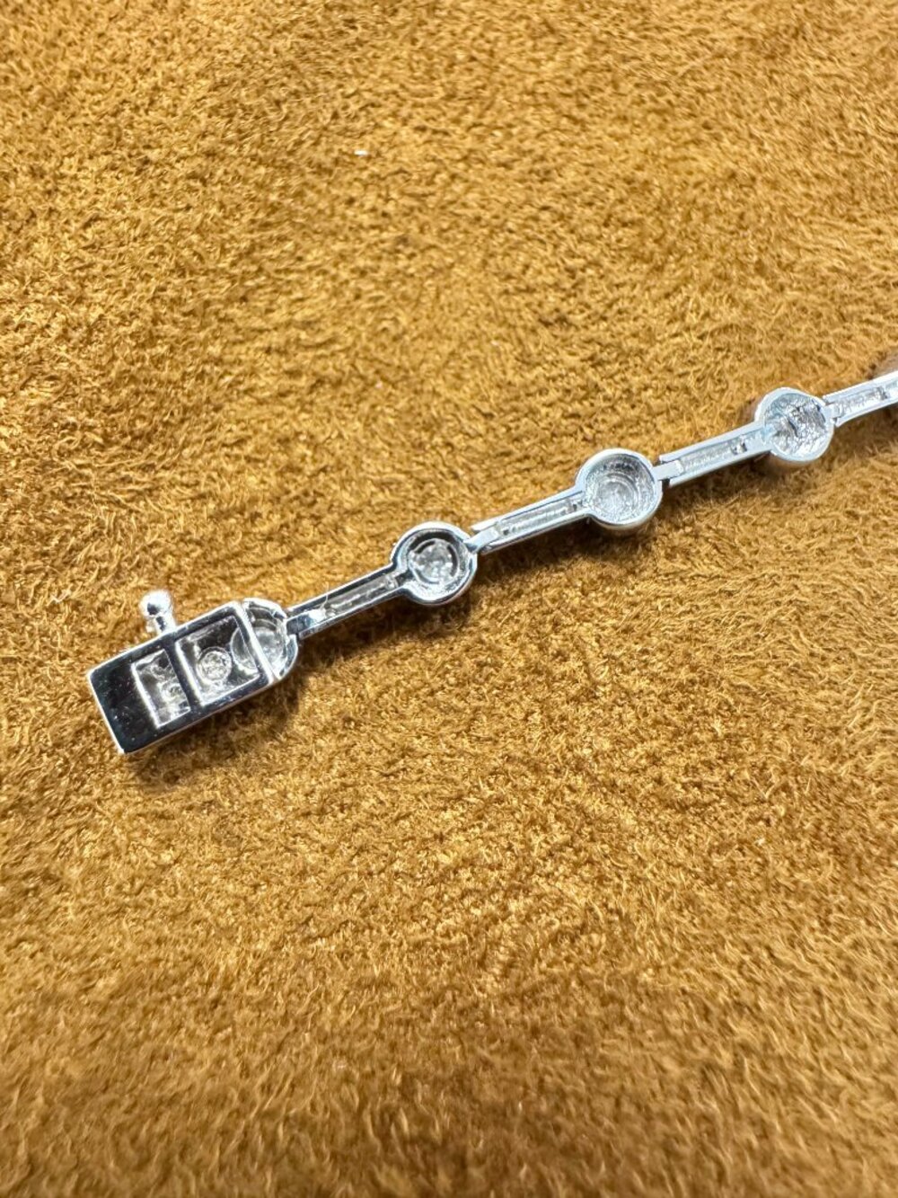 10K White Gold Diamond Tennis Bracelet 7" - Picture 6 of 9